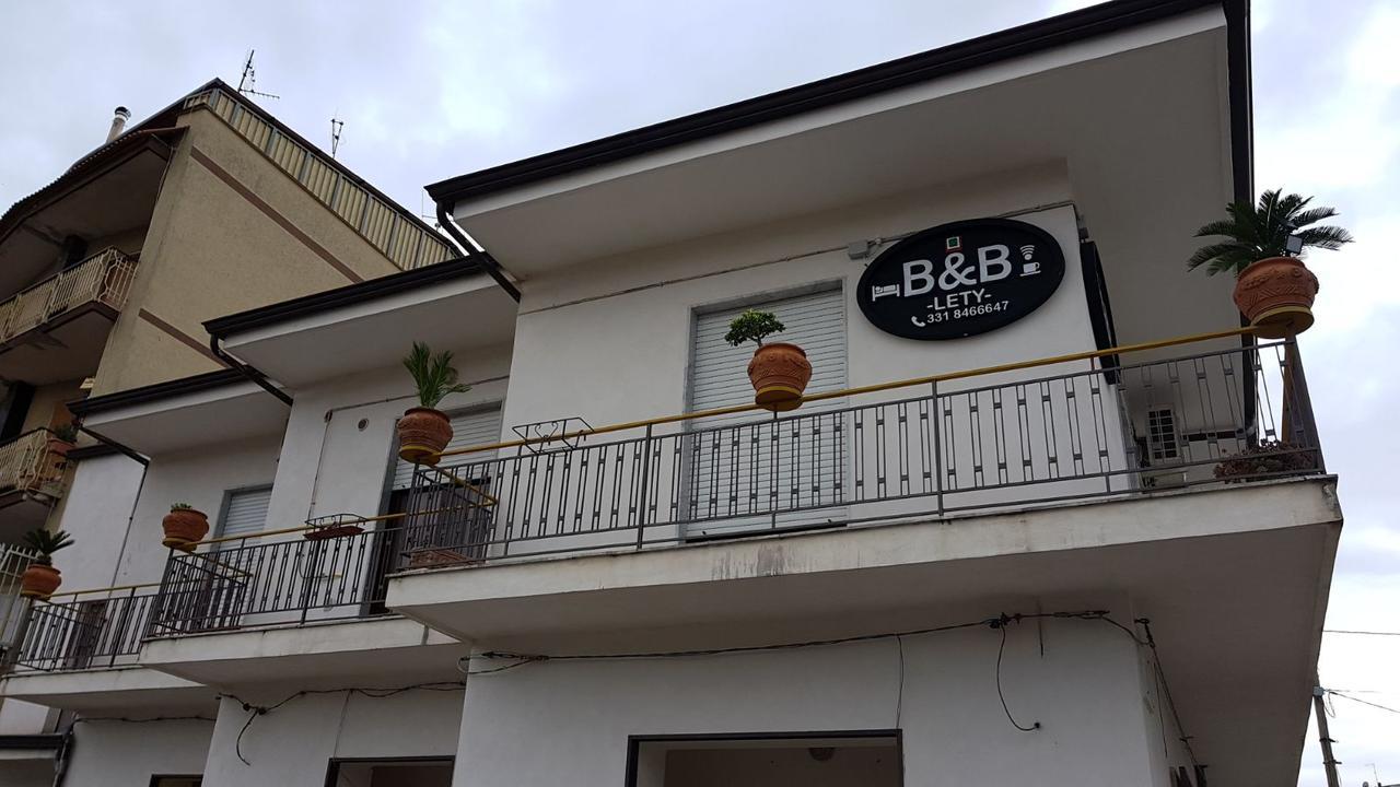 B & B Leti Battipaglia Bagian luar foto